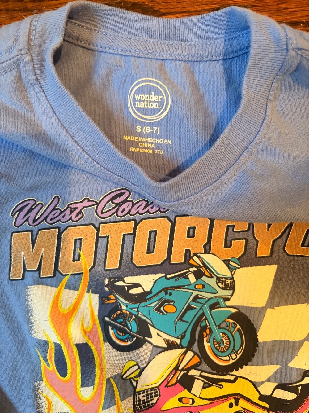 Graphic Tee bundle - Picture 5 of 6